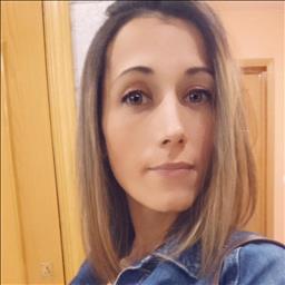 Rebeca está buscando trabajo de camarero (barman) o camarera de barra o sala en Madrid. Bares, restaurantes, cafeterías o discotecas.