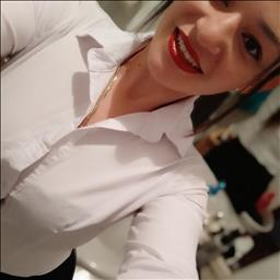 Estefania está buscando trabajo de camarero (barman) o camarera de barra o sala en Madrid. Bares, restaurantes, cafeterías o discotecas.