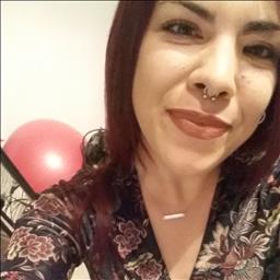 Eleni  está buscando trabajo de camarero (barman) o camarera de barra o sala en Madrid. Bares, restaurantes, cafeterías o discotecas.